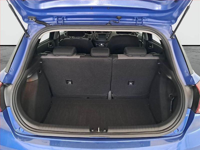 Hyundai i20 (2020) 1.0 T-GDI, Tempomat - fotka 13 z 18