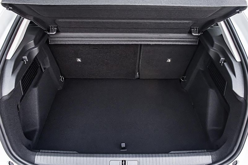 Citroën C4 (2026) 1,2 YOU Hybrid 110k Automat - fotka 7 z 17