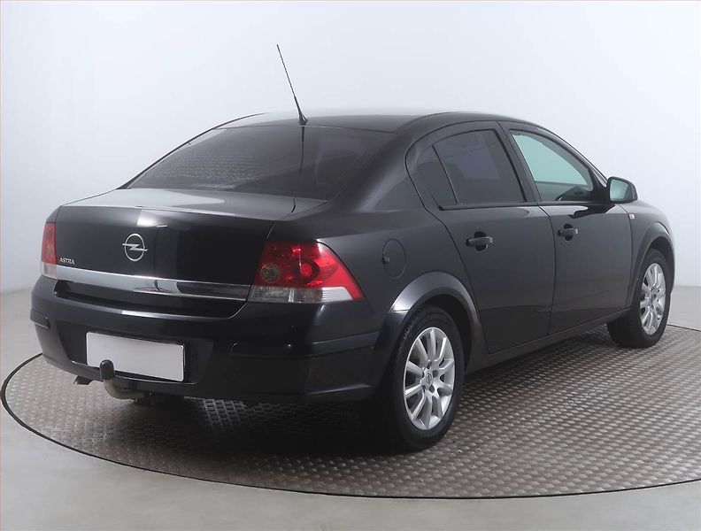 Opel Astra (2011) 1.6 16V, Serv.kniha, nová STK - fotka 5 z 14