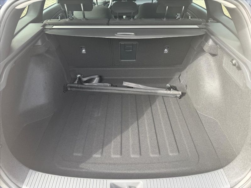 Hyundai i30 1,6 TGDI STYLE AT 1.MAJITEL - fotka 14 z 15