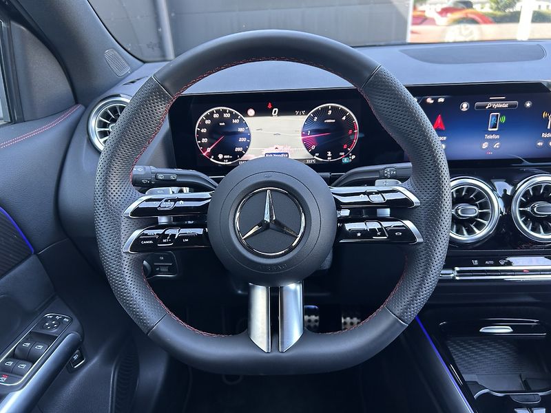 Mercedes-Benz GLA 200d 4MATIC AMG Style Edition - fotka 14 z 27