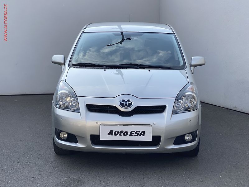 Toyota Corolla Verso (2008) 2.2 D-4D, AC, TZ, park.asist - fotka 2 z 16