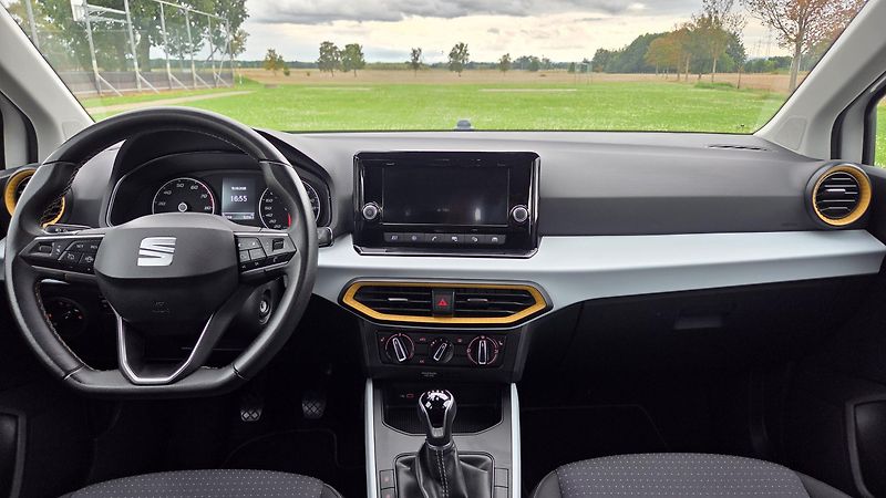 Seat Arona (2022) 1.0 TSI 70 kW Style CZ DPH - fotka 16 z 29