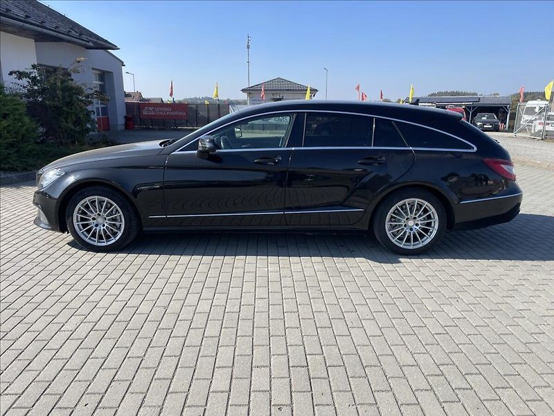 Mercedes-Benz CLS 2,2 250d 4-Matic 150kw GPS LED - fotka 2 z 35