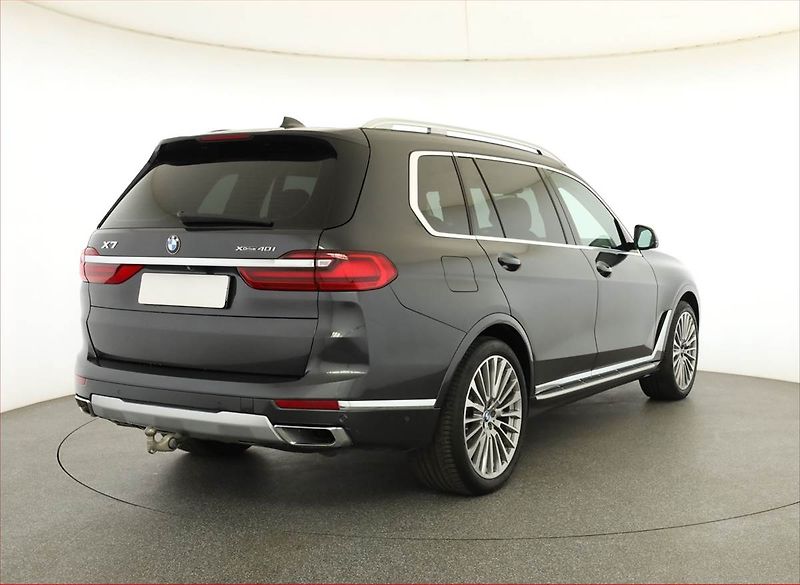 BMW X7 (2020) xDrive40i - fotka 5 z 28