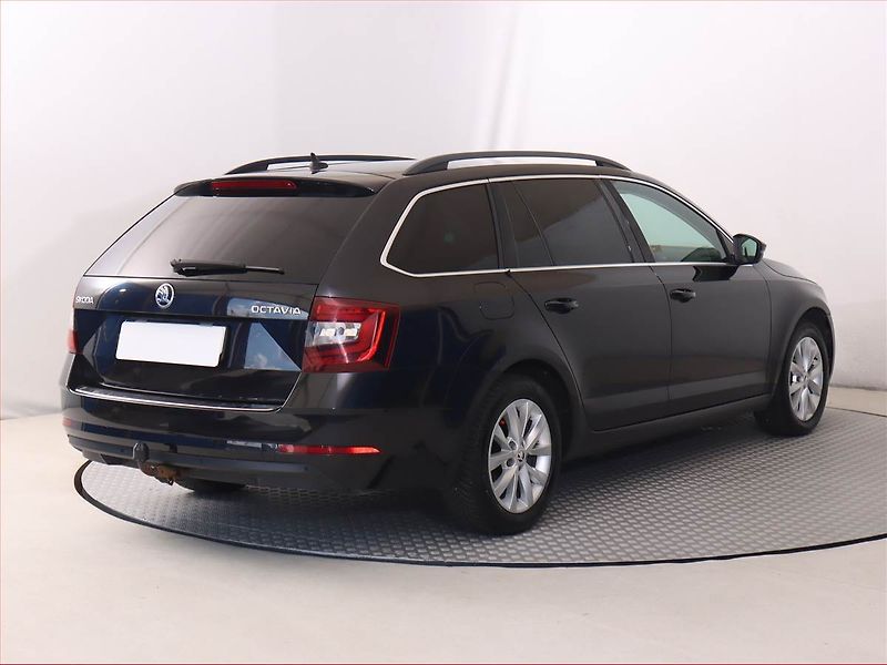 Škoda Octavia (2019) 1.6 TDI, Automat, Navi - fotka 5 z 20