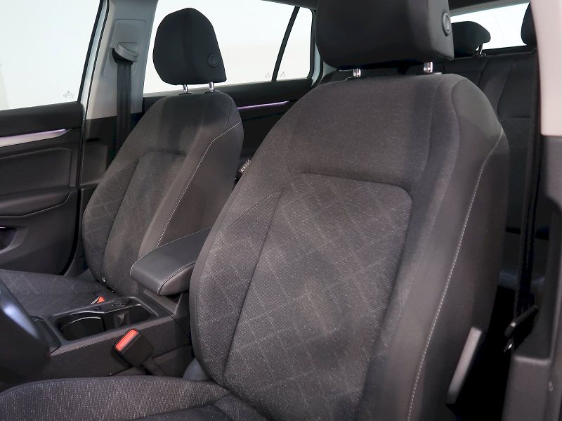 Volkswagen Golf (2022) LIFE VARIANT 1,5TSI 96KW LED A - fotka 11 z 37