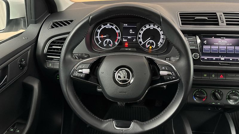 Škoda Fabia 1.0 TSI Ambition Combi - fotka 9 z 23