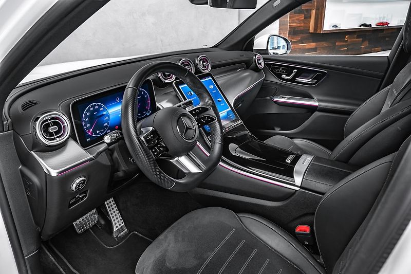 Mercedes-Benz GLC Digital light, 360 kamera, AMG - fotka 11 z 21