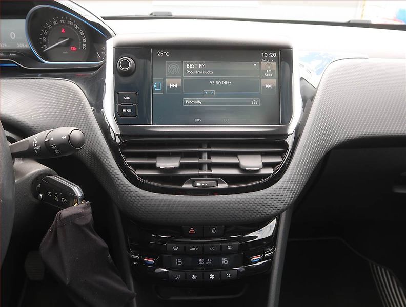 Peugeot 2008 (2014) 1.6 VTi, Serv.kniha, Navi - fotka 12 z 19
