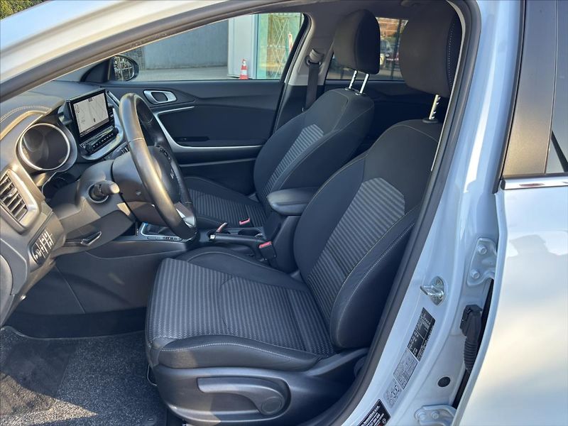 Kia Ceed 1,5 TGDi TOP ZÁRUKA NAVI KAMER - fotka 10 z 41