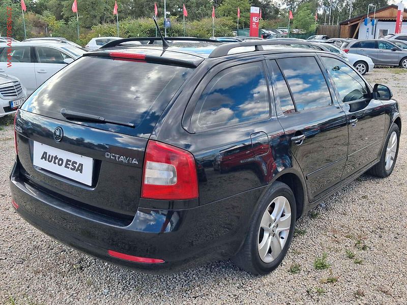 Škoda Octavia (2012) 2.0 TDi, ČR, AC, park.čidla - fotka 4 z 20