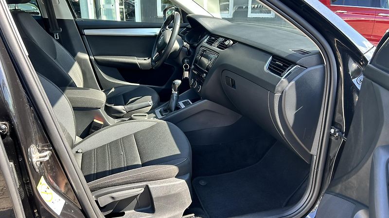 Škoda Octavia 1.5TSI Ambiente 150k 6MT  - fotka 10 z 15