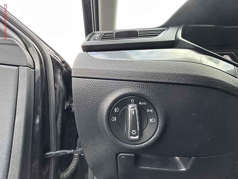 Škoda Superb (2016) 1.6 TDi, AC, výhřev sed. - fotka 13 z 19