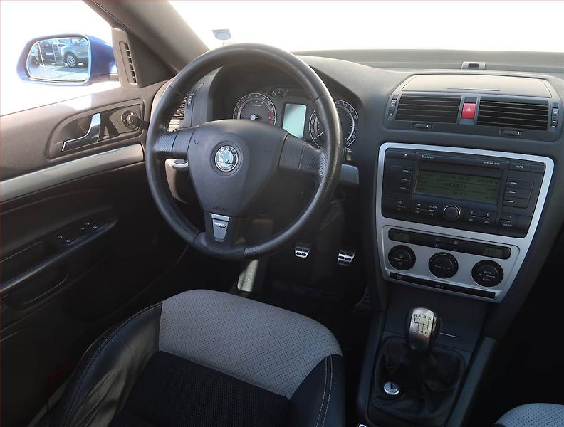 Škoda Octavia (2008) RS 2.0 TDI, Xenony, Tempomat - fotka 7 z 18