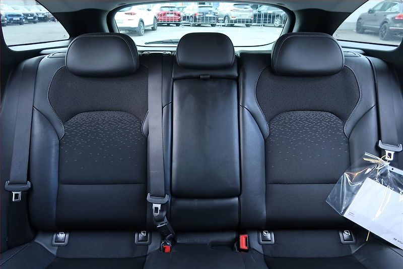 Hyundai i30 (2018) Style 1.4 T-GDI, Serv.kniha - fotka 10 z 24