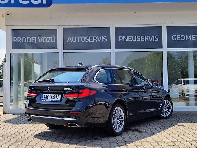 BMW Řada 5 3,0 530d TOURING KOMPLETVÝBAVA - fotka 5 z 46
