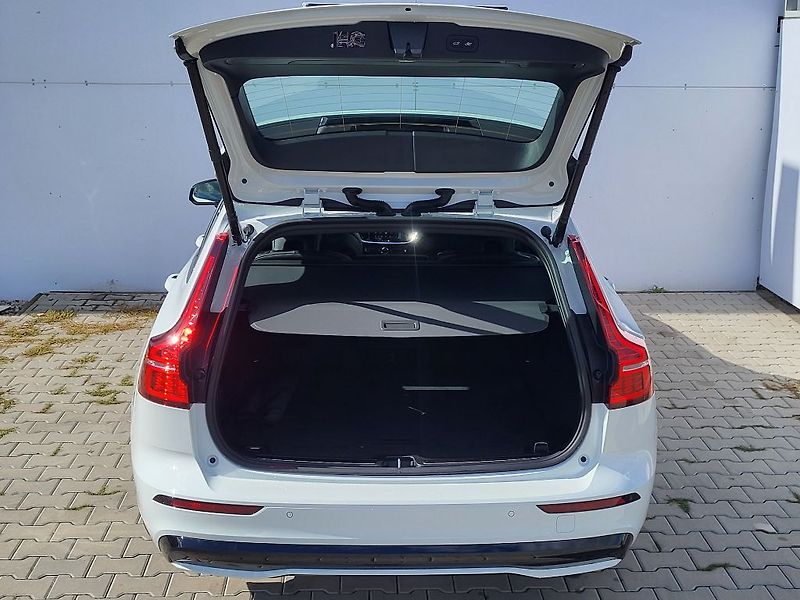 Volvo V60 PLUS DARK B4 FWD 145 kW - fotka 14 z 37