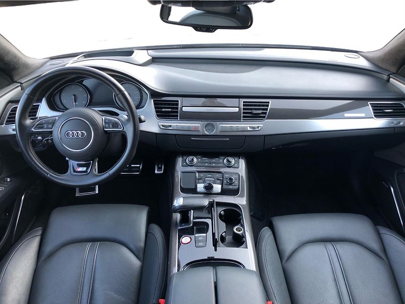 Audi S8 PLUS 4.0 TFSI QUATTRO - fotka 5 z 28