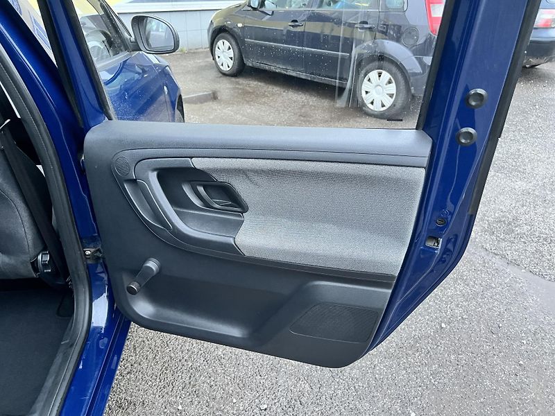 Škoda Roomster 1.6TDI 66KW,KLIMA,ESP,1MAJ - fotka 18 z 43