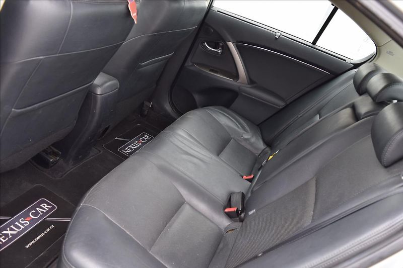 Toyota Avensis 2,2 D-CAT 130KW NOVÉ V CZ - fotka 18 z 43