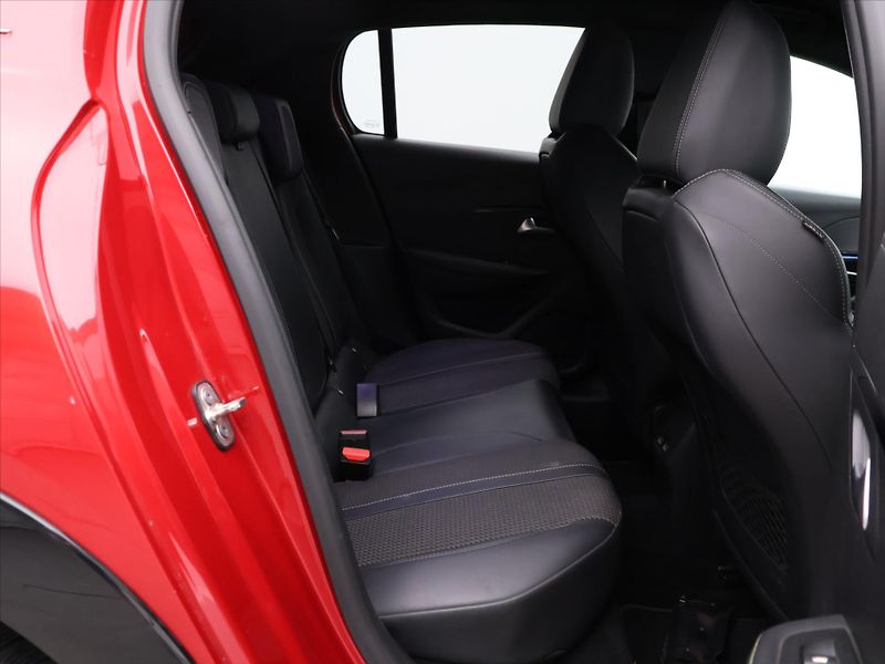 Peugeot 208 1,2 PureTech 74kW GT DPH - fotka 12 z 27