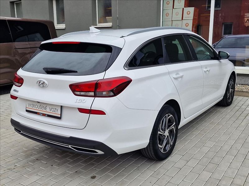 Hyundai i30 1.0 T-GDI Comfort,ČR,1.Maj. - fotka 10 z 49