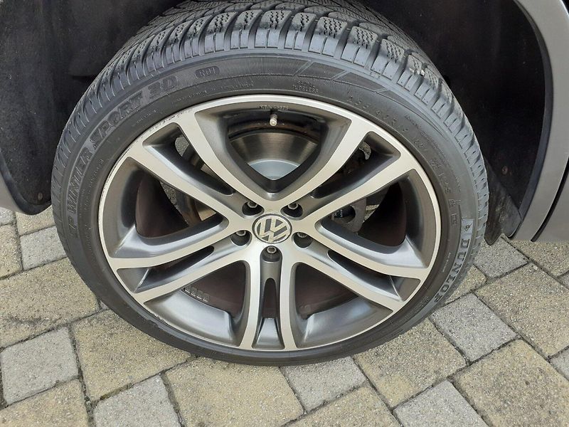 Volkswagen Tiguan (2010) 2.0 TSi R-Line 4x4 - fotka 24 z 34