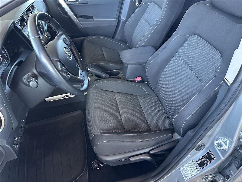 Toyota Auris 1,6 EXCLUSIVE TAŽNÉ - fotka 11 z 26