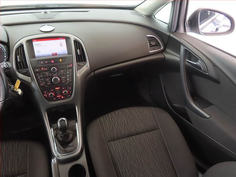 Opel Astra (2015) 1.4 T, Tempomat, Park. senzory - fotka 8 z 15