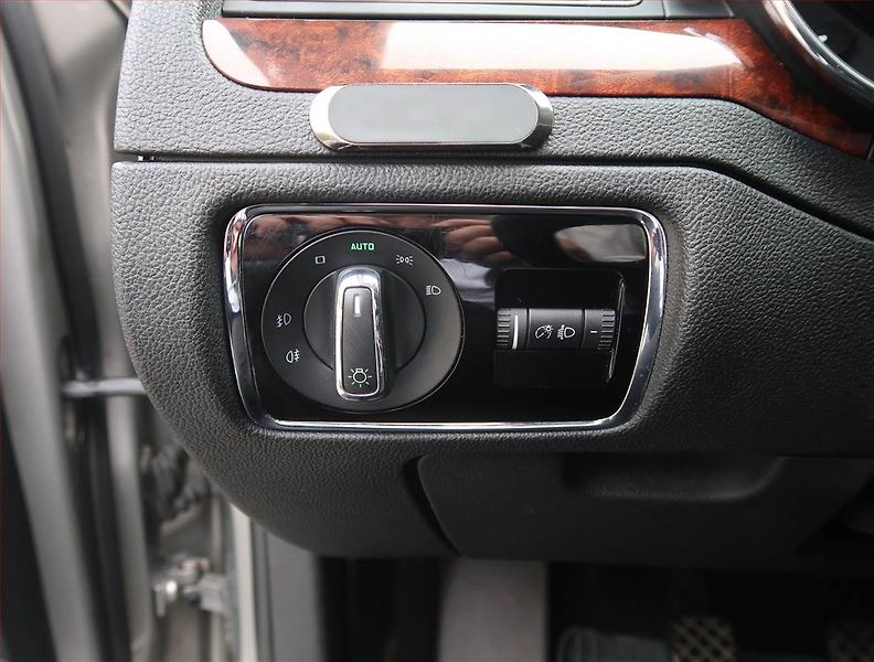 Škoda Superb (2011) 2.0 TDI, 4X4, Tempomat - fotka 20 z 21