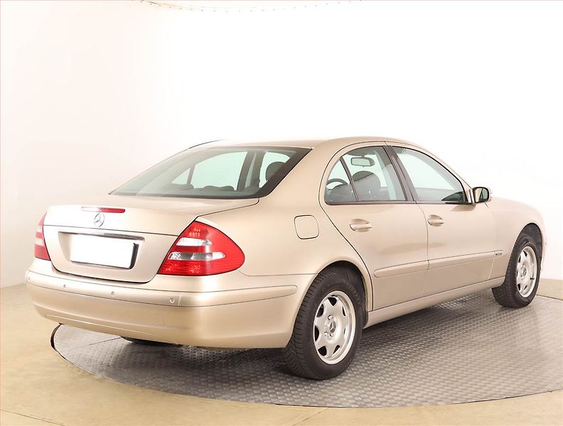 Mercedes-Benz Třídy E (2002) Classic E 240 , Tempomat - fotka 5 z 16