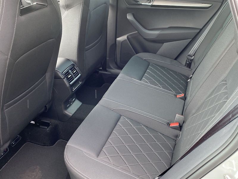 Škoda Karoq (2025) TDI 4x4 DSG Sportline - fotka 9 z 35