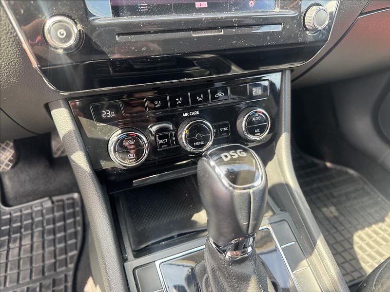 Škoda Superb 2,0 TDI, Automat - fotka 19 z 21