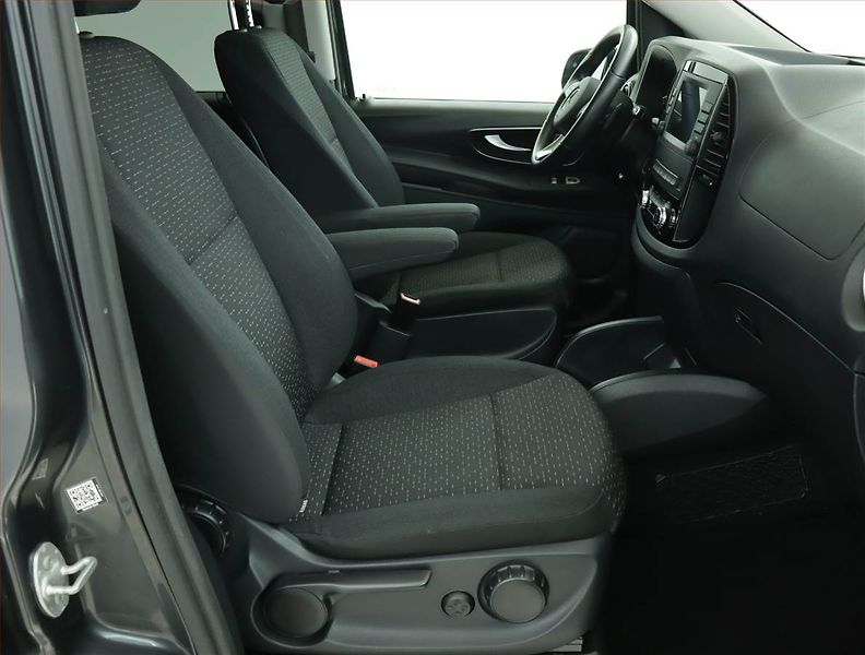 Mercedes-Benz Vito (2022) Select 119 CDI 4x4, Bus, 8Míst - fotka 9 z 19