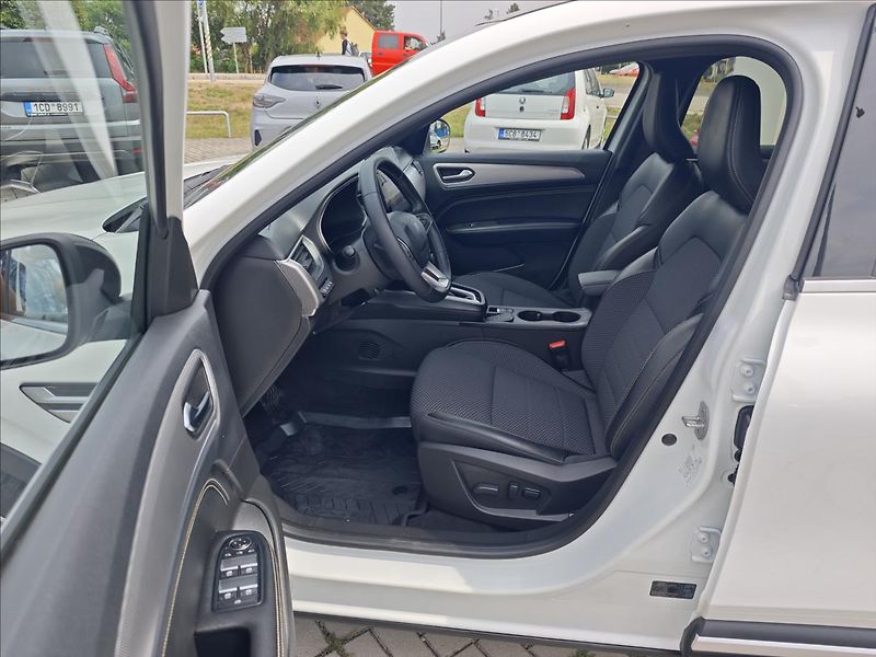 Renault Arkana 1,6 full hybrid E-Tech 145 aut - fotka 10 z 20