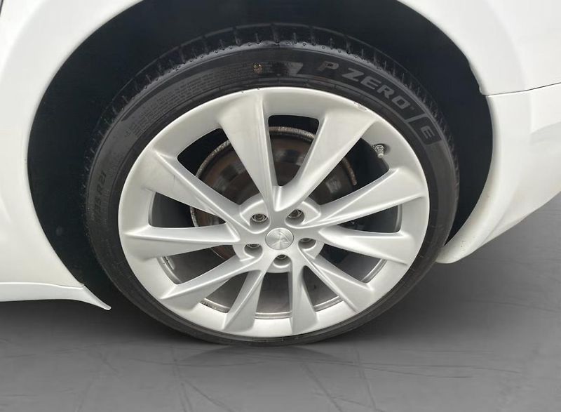Tesla Model S LR AWD Vzduch Yoke Pano Kamera - fotka 31 z 33