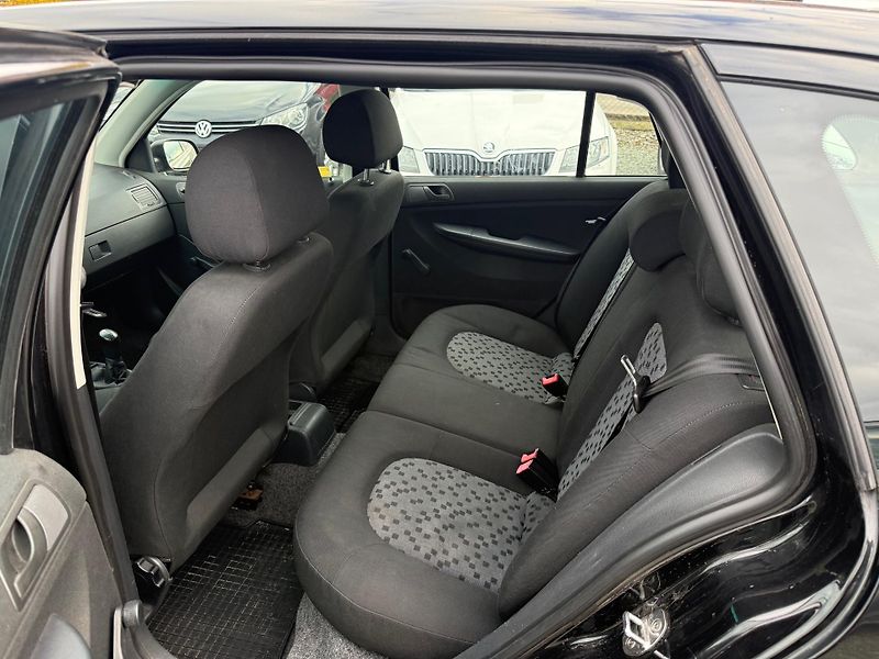 Škoda Fabia 1.2 HTP KOMBI - fotka 9 z 13