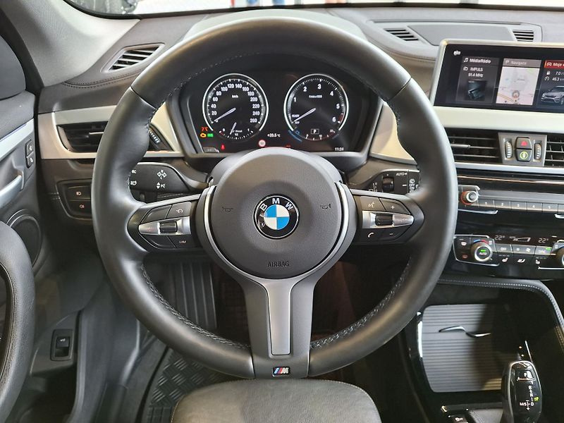 BMW X1 xDrive18d X-Line - fotka 10 z 23