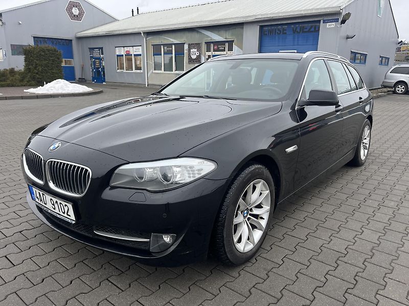 BMW Řada 5 (2014) KOMBI 525 Xdrive - fotka 2 z 14