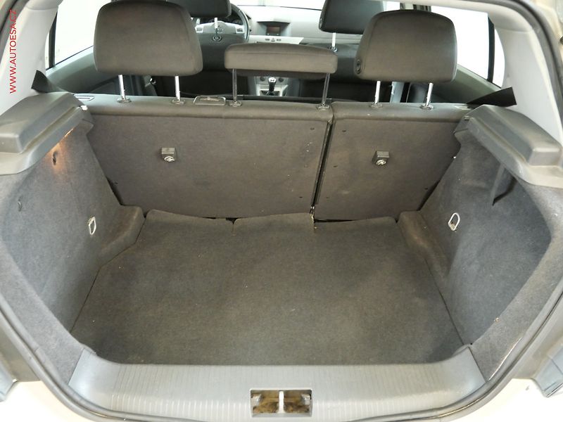 Opel Astra (2011) 1.4 16V, 1.maj,ČR, Klima - fotka 7 z 19
