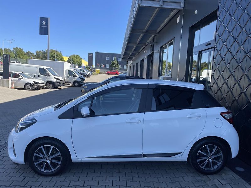 Toyota Yaris ACT. TREND Y20 1.5 VVT-i 82 kW - fotka 4 z 23