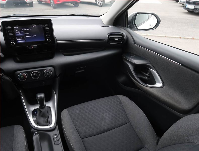 Toyota Yaris (2021) 1.5 VVT-i, Automat, Serv.kniha - fotka 8 z 20