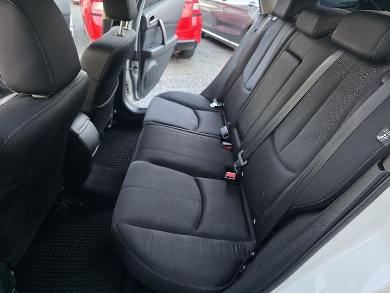 Mazda 6 2.0 D Xenon Bose - fotka 7 z 19