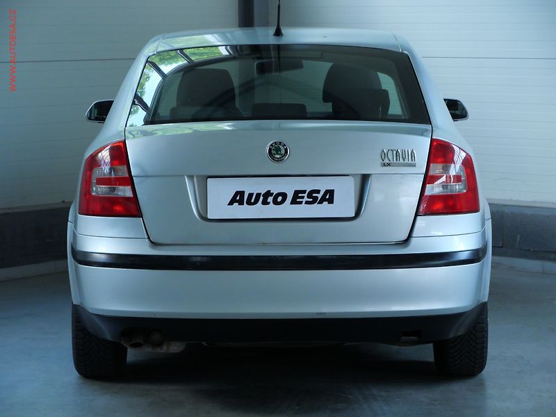Škoda Octavia (2005) 1.6i, 2.maj,ČR, Ambiente - fotka 5 z 17
