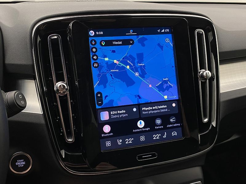 Volvo XC40 B3 DARK PLUS AUT CZ - fotka 38 z 56