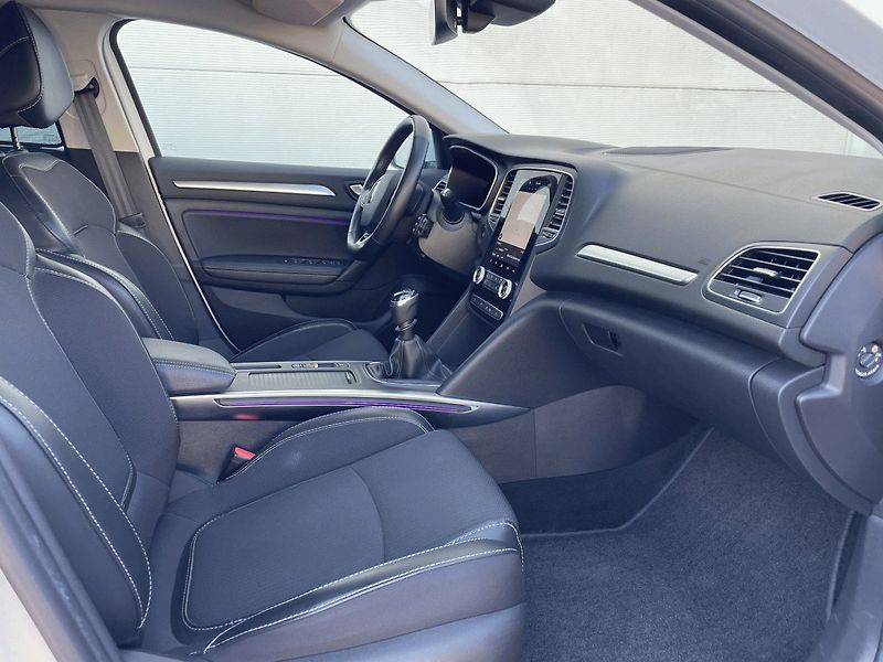 Renault Mégane (2023) GrandCoupé INTENS 1,3TCe 140k - fotka 7 z 20