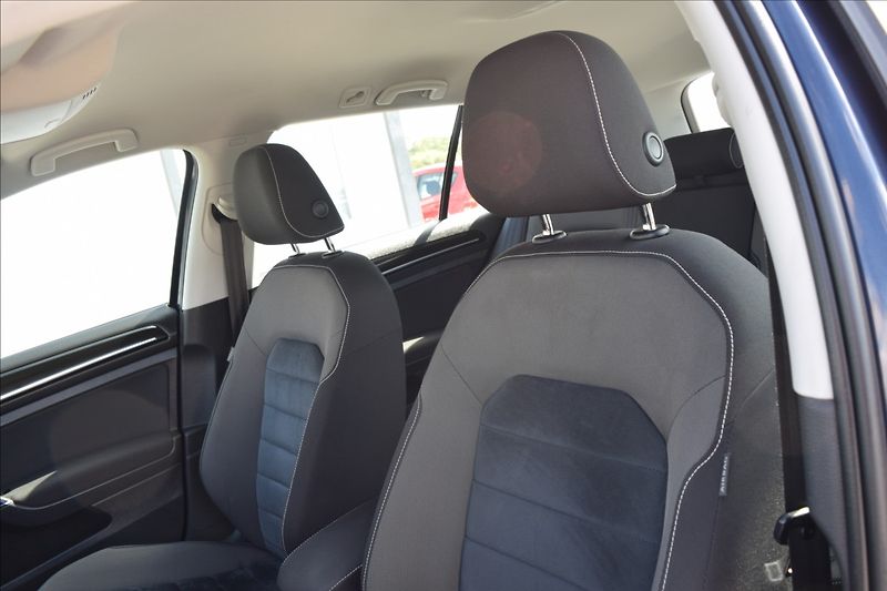 Volkswagen Golf 2,0 TDI 110KW KAMERA XENONY - fotka 14 z 48