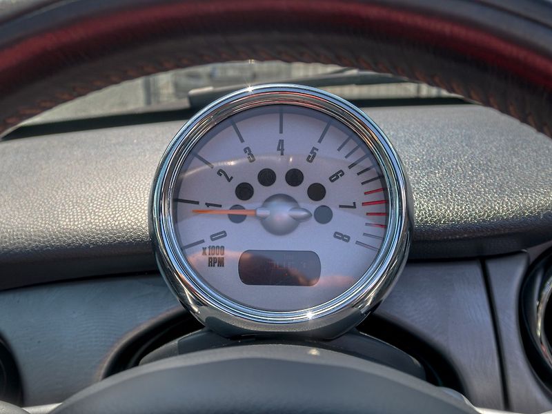Mini Cooper S (2005) 1.6T 125KW – HARMAN KARDON - fotka 16 z 37