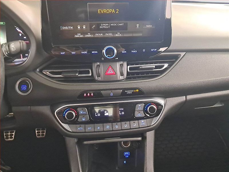 Hyundai i30 (2022) N-Line 1.5 T-GDI MHEV - fotka 12 z 16
